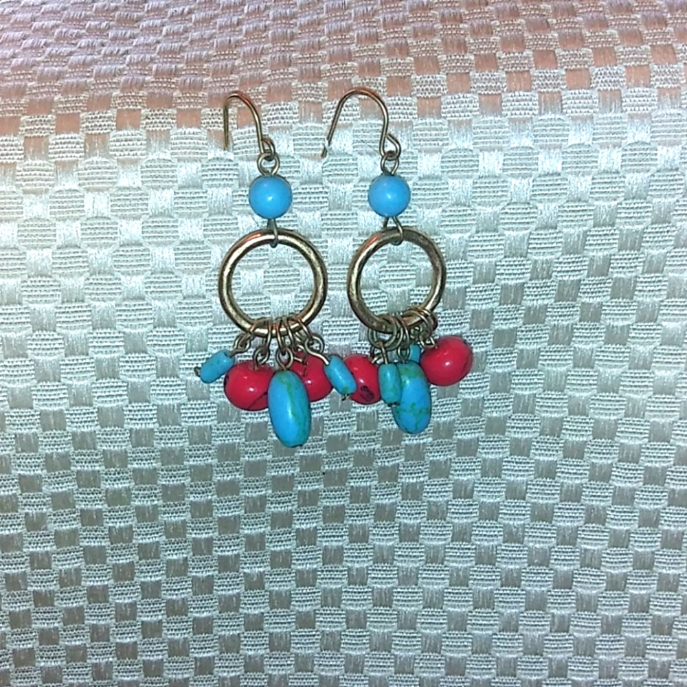 Cute round dangle pierced earrings.
